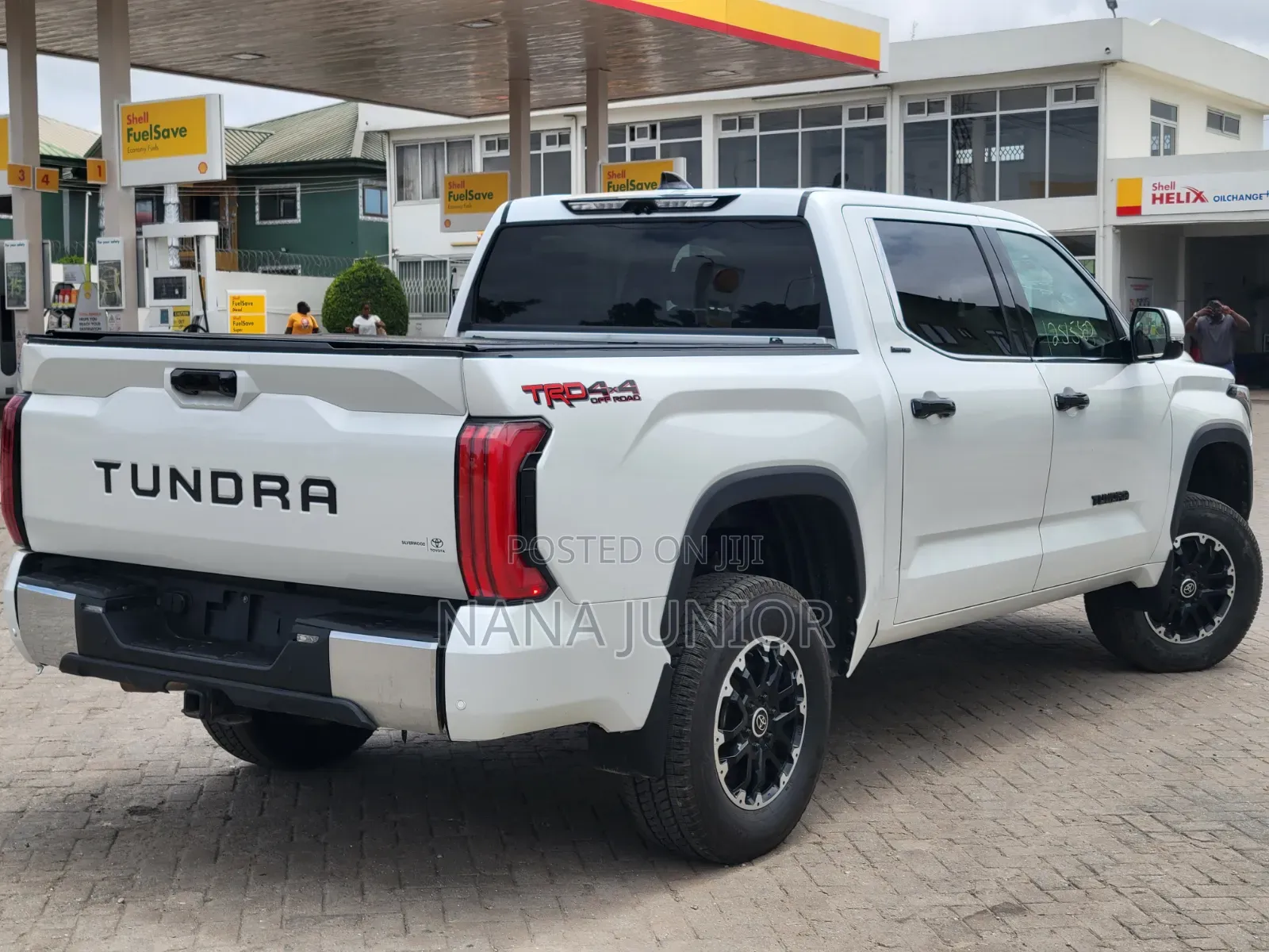 Toyota Tundra 2022 Off white