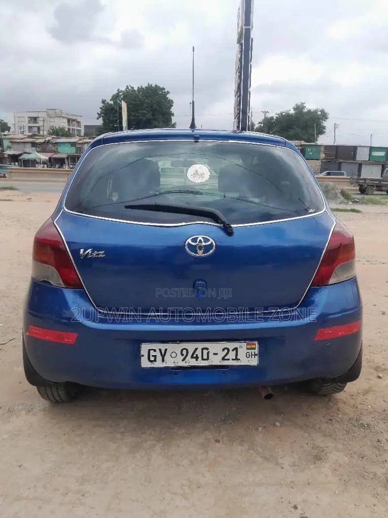 Toyota Vitz 2010 Blue