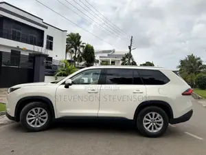 Toyota Highlander XLE AWD 2024 Off white