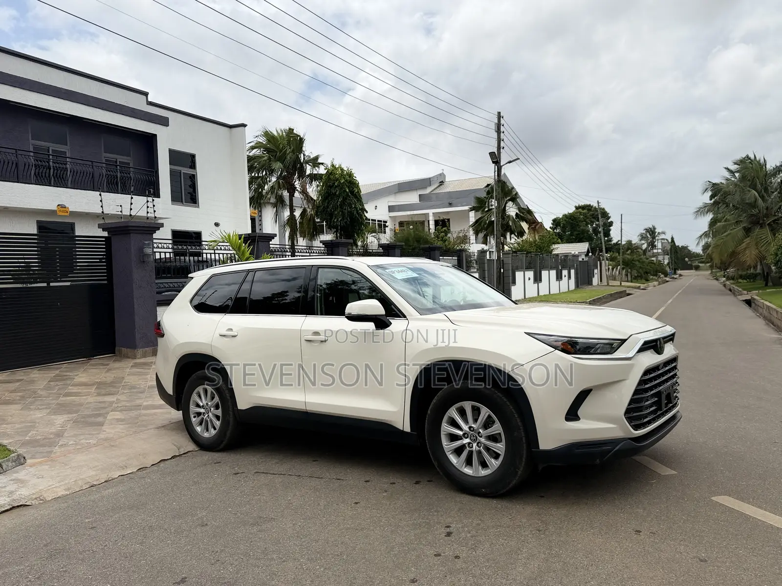 Toyota Highlander XLE AWD 2024 Off white