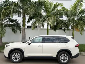 Toyota Highlander XLE AWD 2024 Off white
