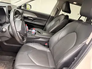 Toyota Highlander XLE AWD 2024 Off white