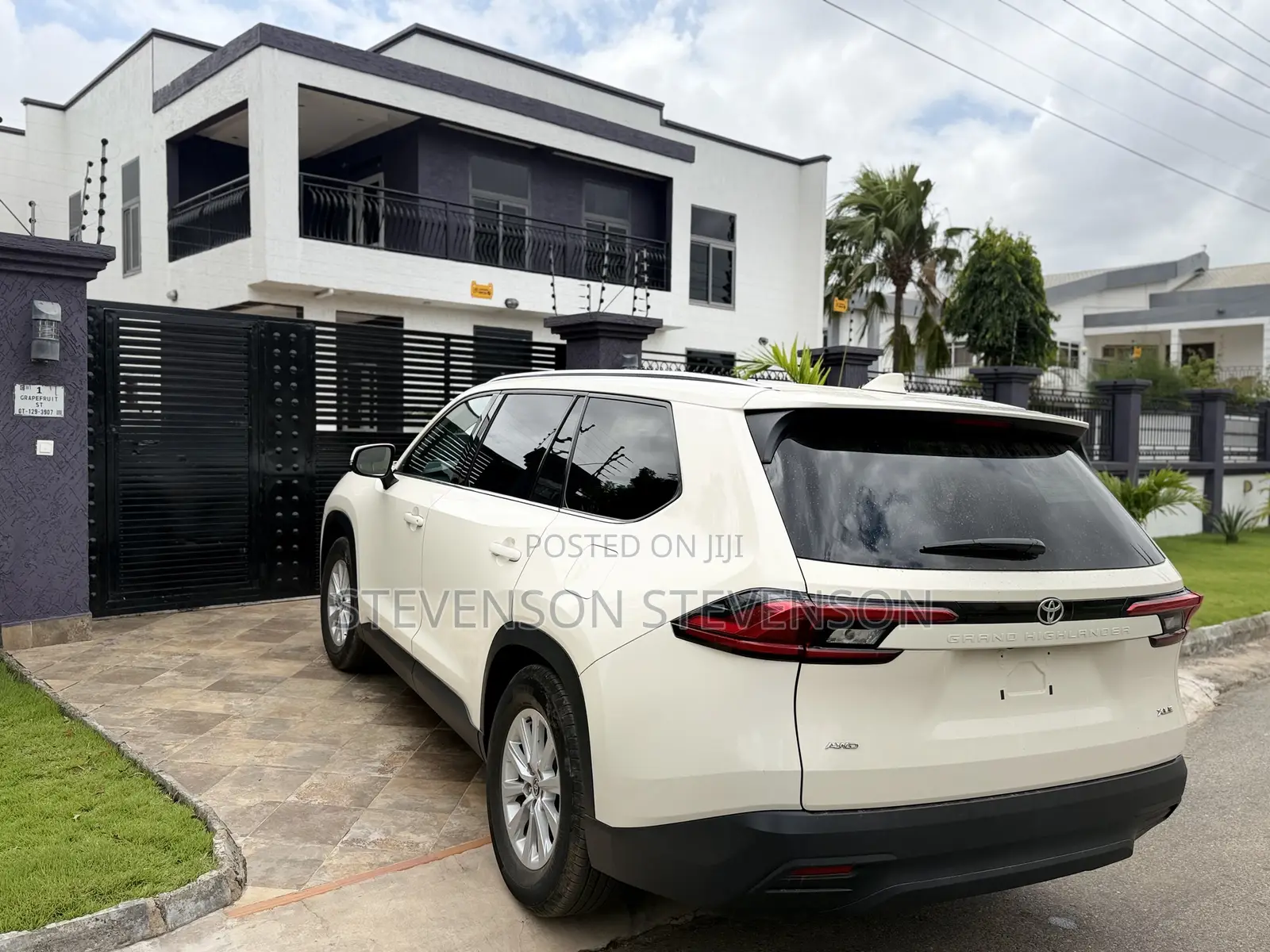 Toyota Highlander XLE AWD 2024 Off white