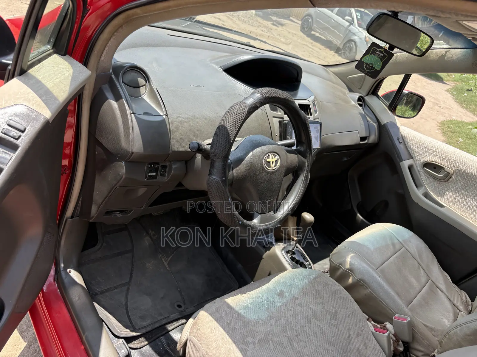 Toyota Vitz 1.3 FWD 3dr 2010 Red