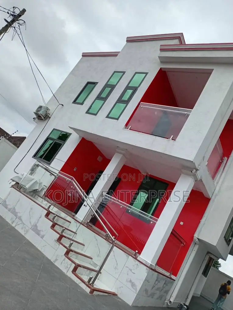 4bdrm House in Paraku, Kumasi Metropolitan for sale