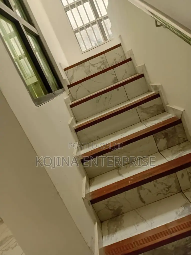 4bdrm House in Paraku, Kumasi Metropolitan for sale