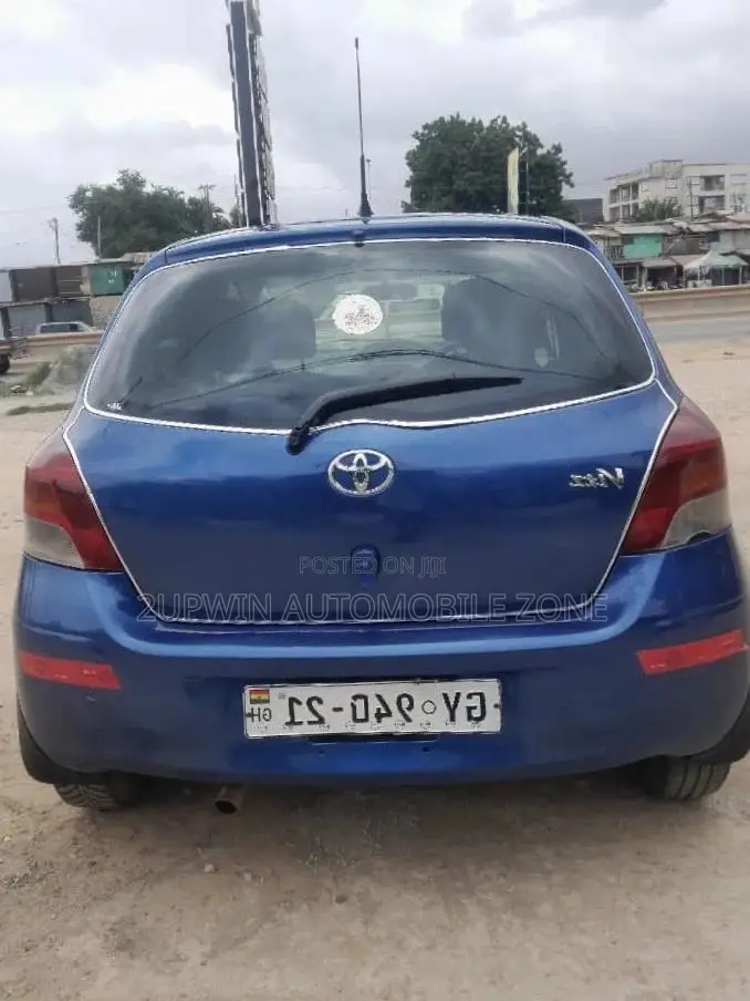 Toyota Vitz 2010 Blue