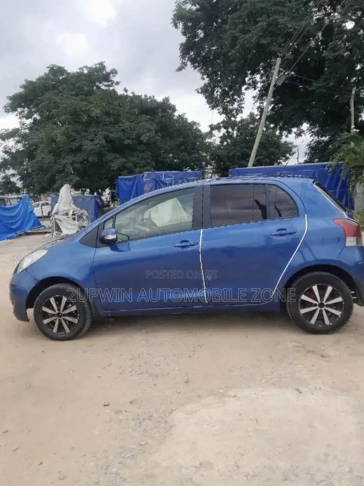 Toyota Vitz 2010 Blue
