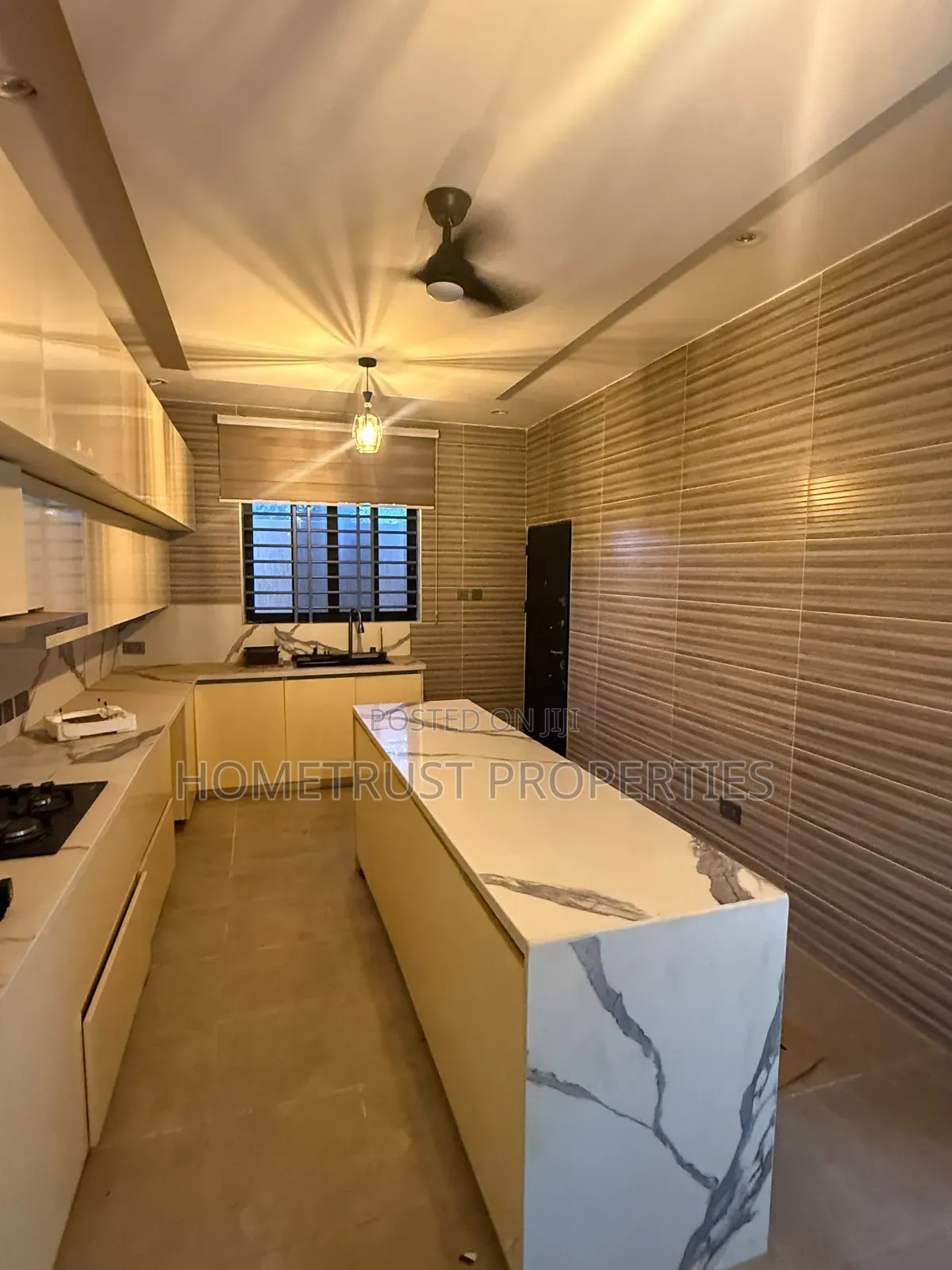 5bdrm Duplex in Latebiokoshie, Radio Gold Area for rent