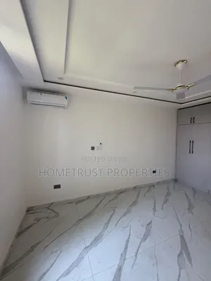 5bdrm Duplex in Latebiokoshie, Radio Gold Area for rent