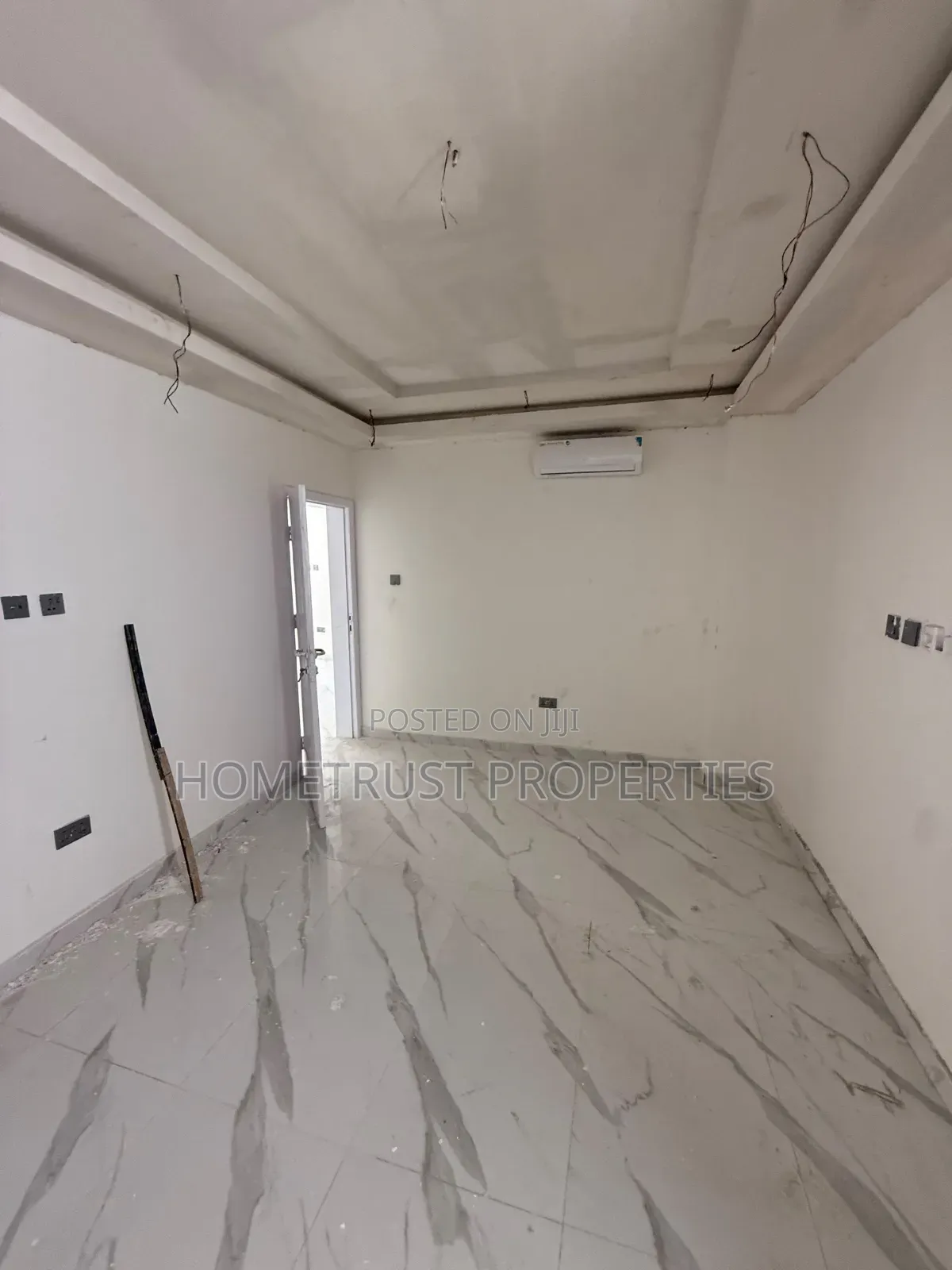 5bdrm Duplex in Latebiokoshie, Radio Gold Area for rent