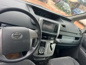 Toyota Voxy V 2WD 8-Seater 2010 Gray