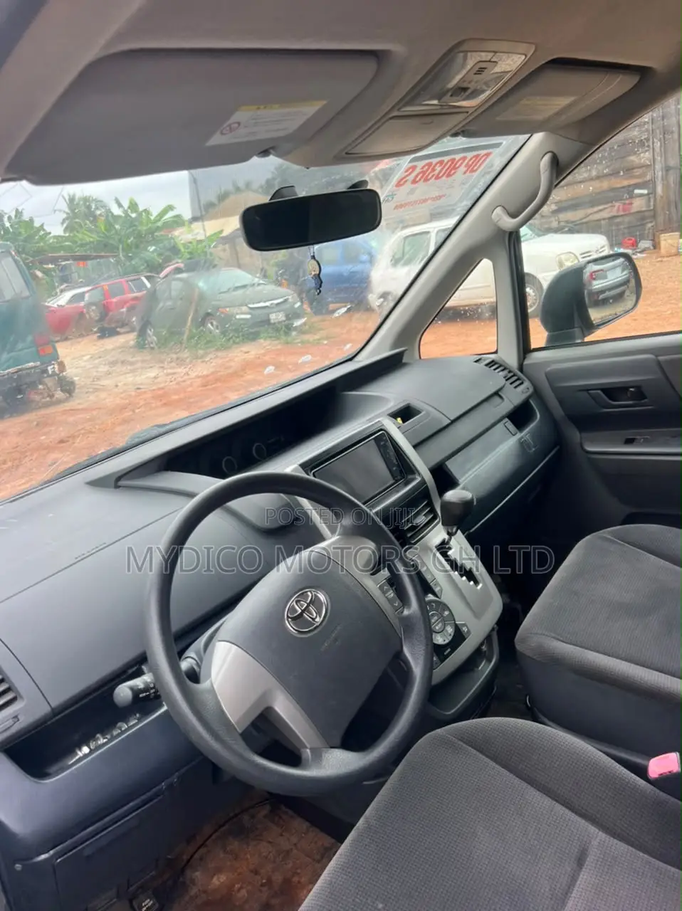 Toyota Voxy V 2WD 8-Seater 2010 Gray