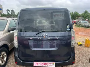Toyota Voxy V 2WD 8-Seater 2010 Gray