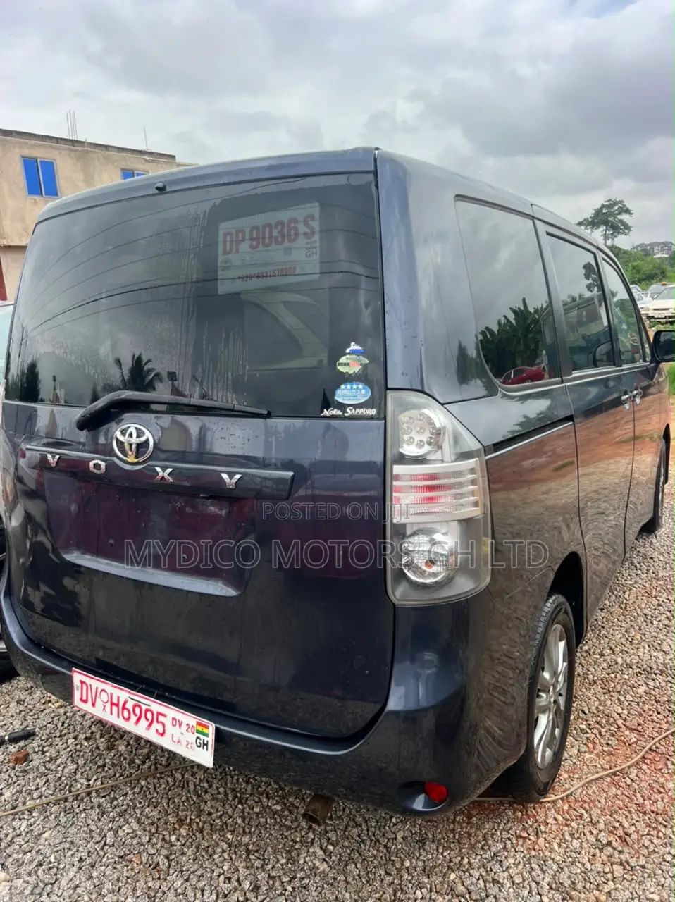 Toyota Voxy V 2WD 8-Seater 2010 Gray