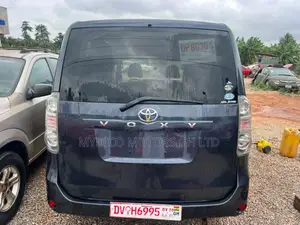 Toyota Voxy V 2WD 8-Seater 2010 Gray