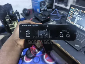 Behringer Uphoria Um22 Soundcard/ Audio Interface