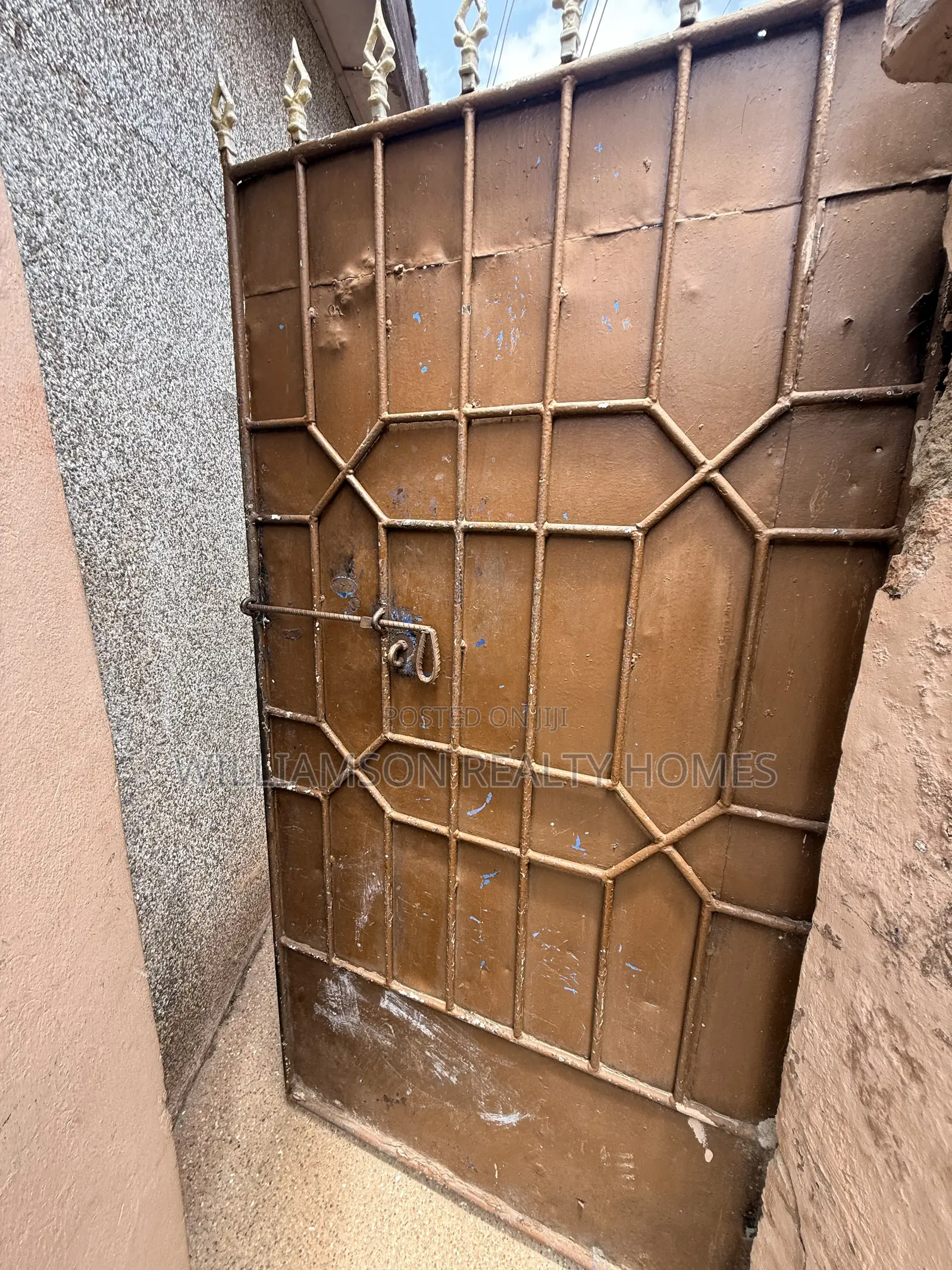 1bdrm Apartment in Hfc Estate Area, Spintex for rent