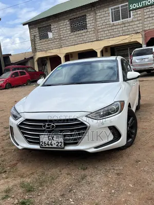 Hyundai Elantra SE Sedan FWD (2.0L 4cyl 6M) 2017 White
