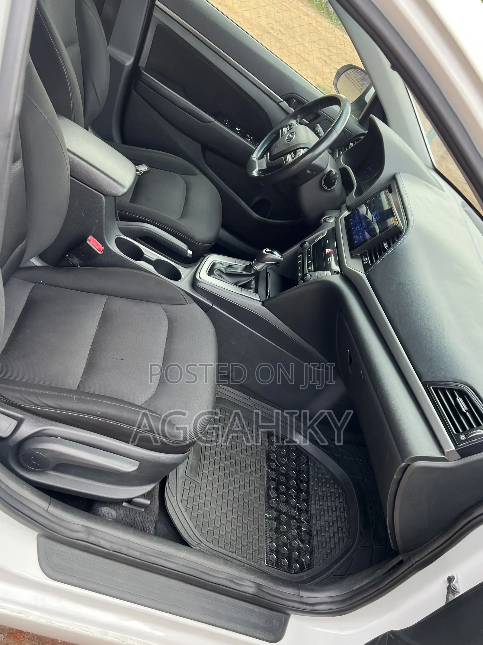 Hyundai Elantra SE Sedan FWD (2.0L 4cyl 6M) 2017 White