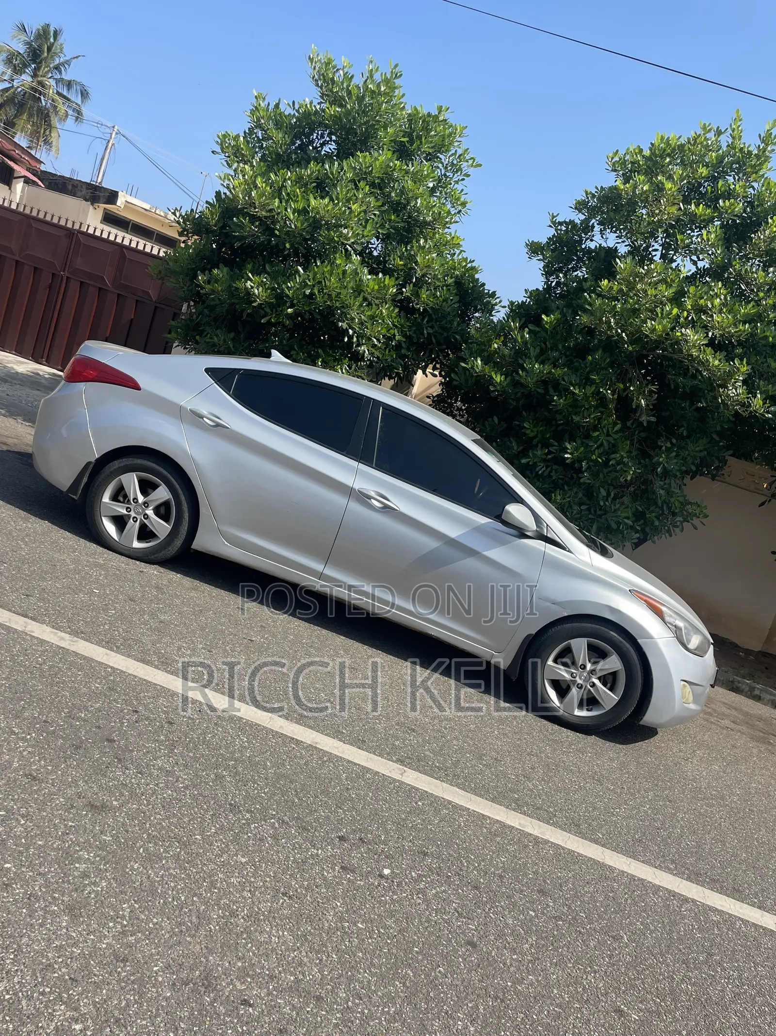 Hyundai Elantra Limited Sedan FWD (1.8L 4cyl 6A) 2013 Silver