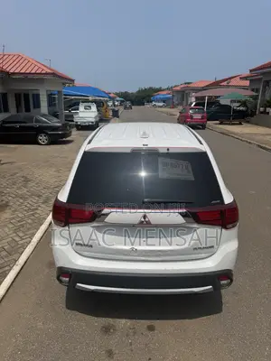 Mitsubishi Outlander 2017 White