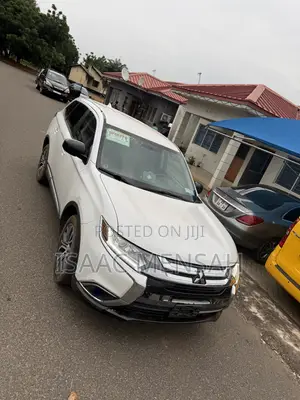 Mitsubishi Outlander 2017 White