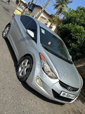 Hyundai Elantra Limited Sedan FWD (1.8L 4cyl 6A) 2013 Silver