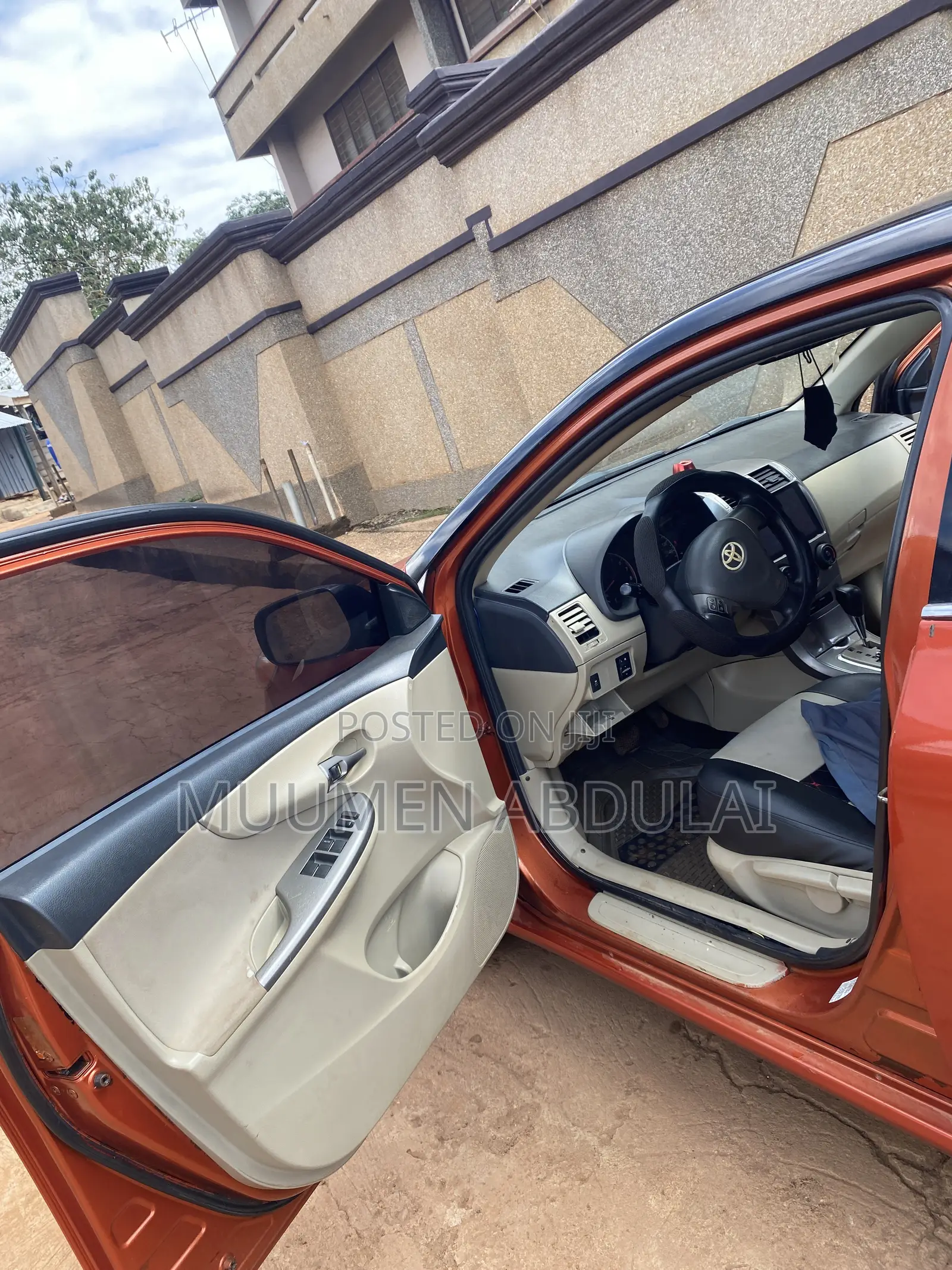 Toyota Corolla LE 4dr Sedan (1.8L 4cyl 4A) 2012 Orange