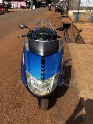 Yamaha 2005 Blue