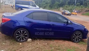 Toyota Corolla SE Special Edition 4dr Sedan (1.8L 4cyl CVT) 2017 Blue