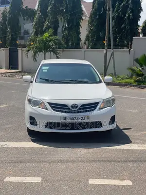 Toyota Corolla LE 4dr Sedan (1.8L 4cyl 4A) 2013 White