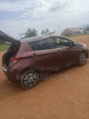 Toyota Vitz 2012 Red
