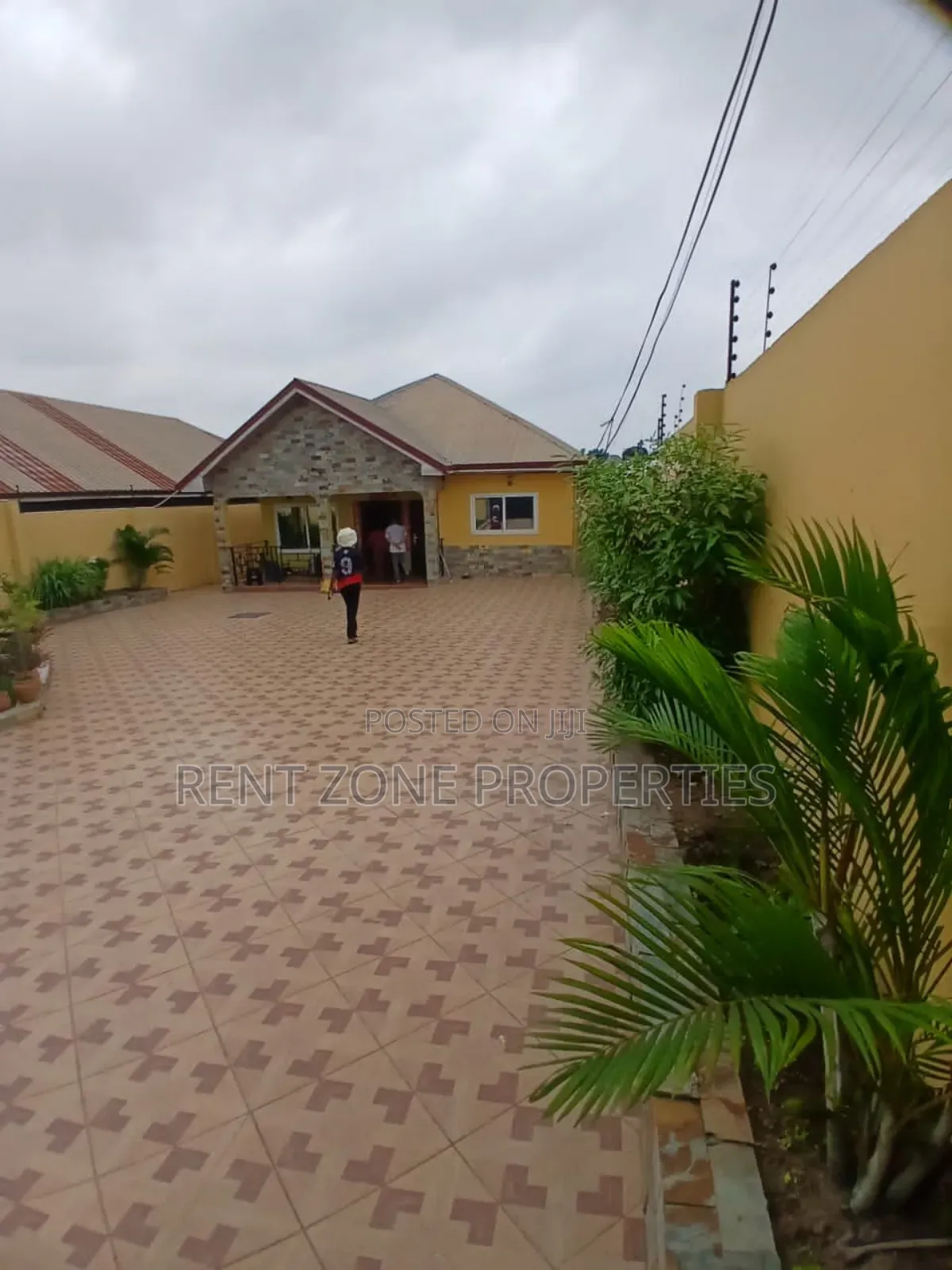 4bdrm House in Pokuase for rent