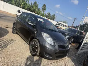 Toyota Yaris Base Sedan 4dr 2011 Black