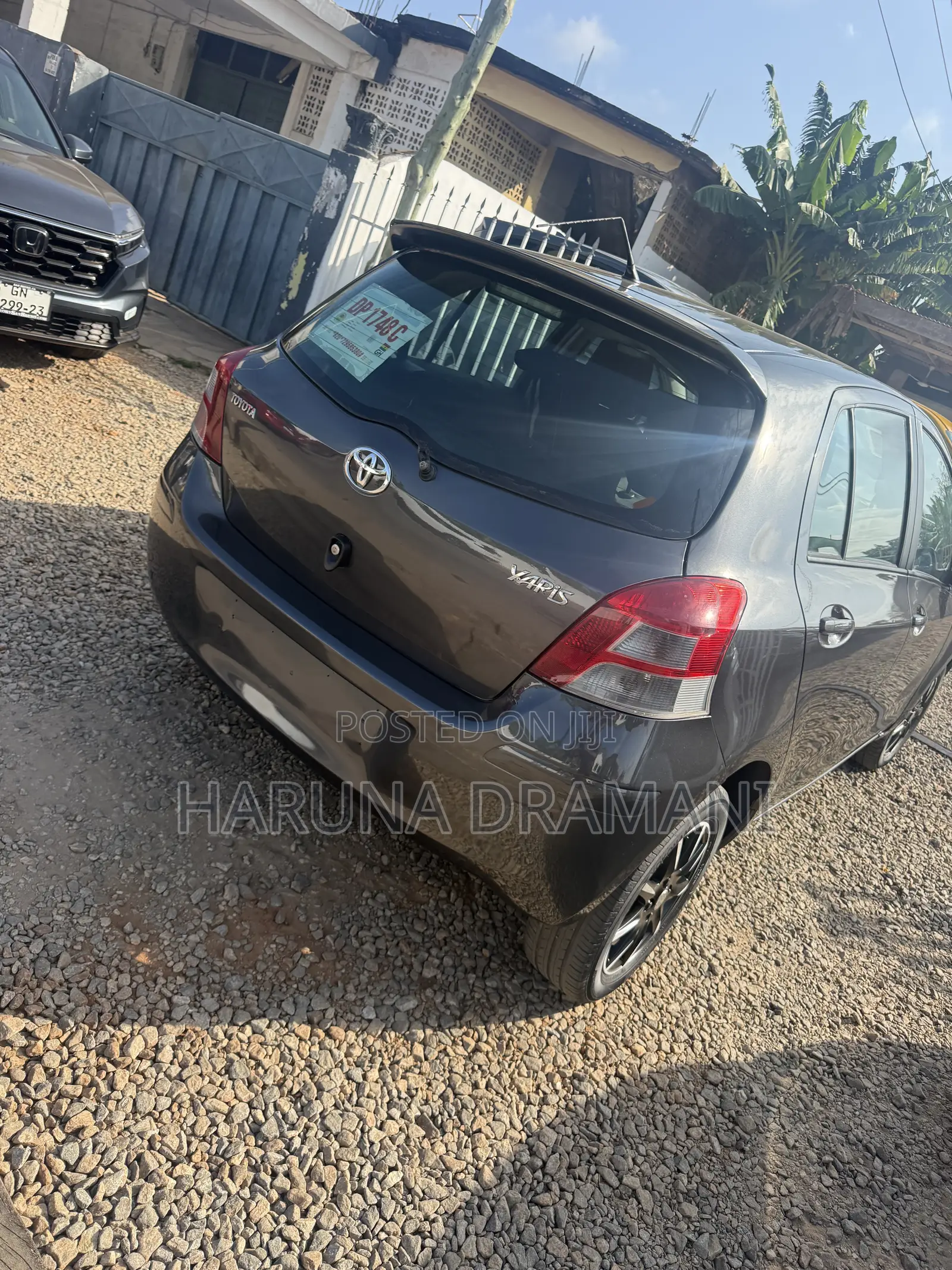 Toyota Yaris Base Sedan 4dr 2011 Black