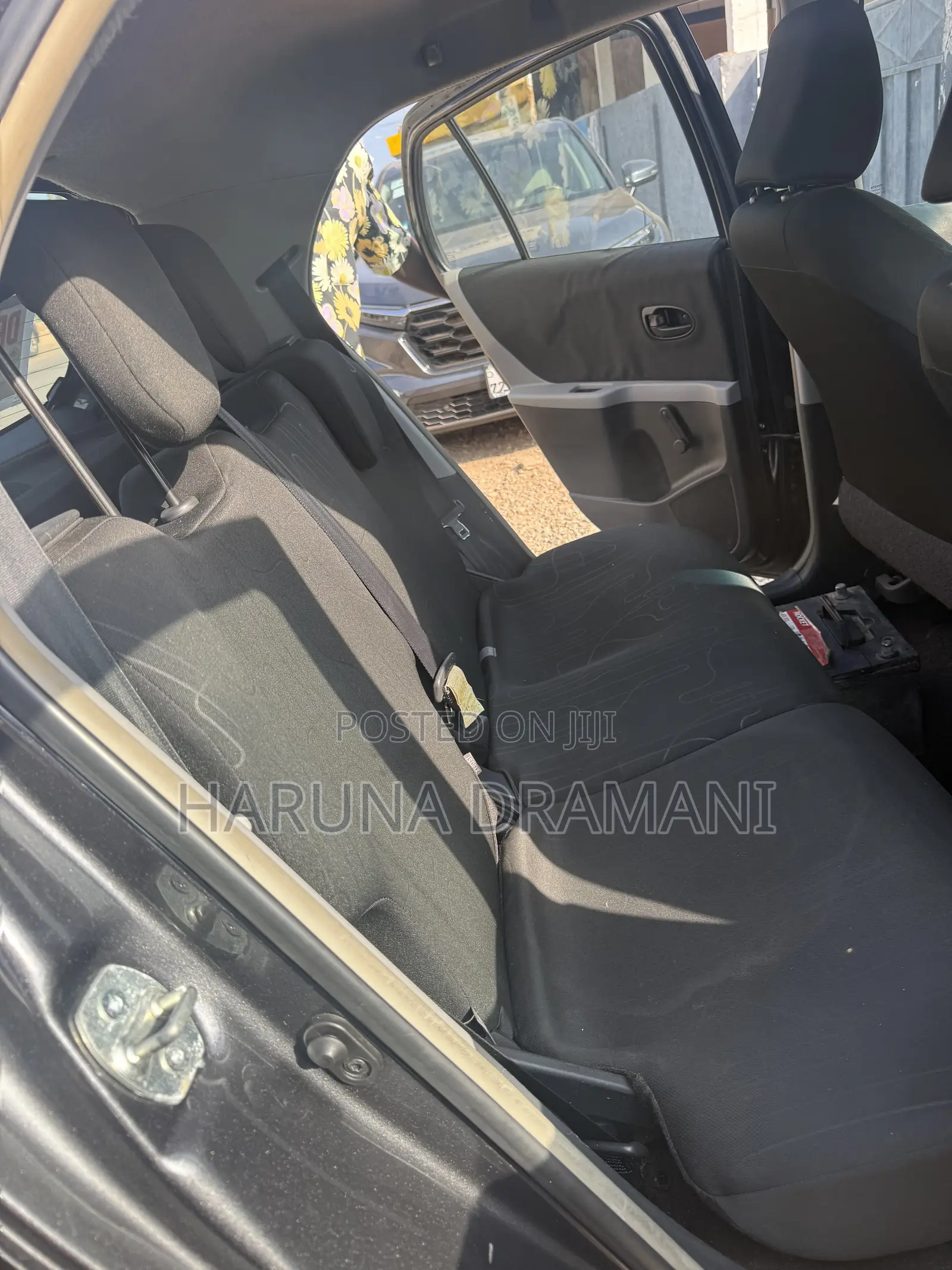 Toyota Yaris Base Sedan 4dr 2011 Black