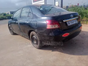 Toyota Yaris Base Sedan 4dr 2010 Black
