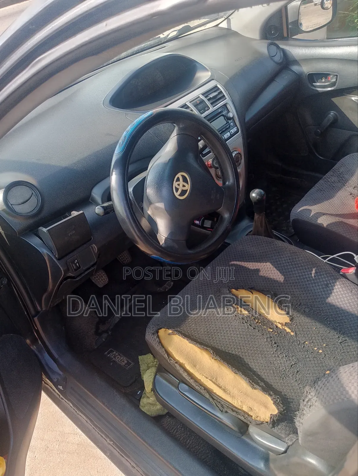 Toyota Yaris Base Sedan 4dr 2010 Black