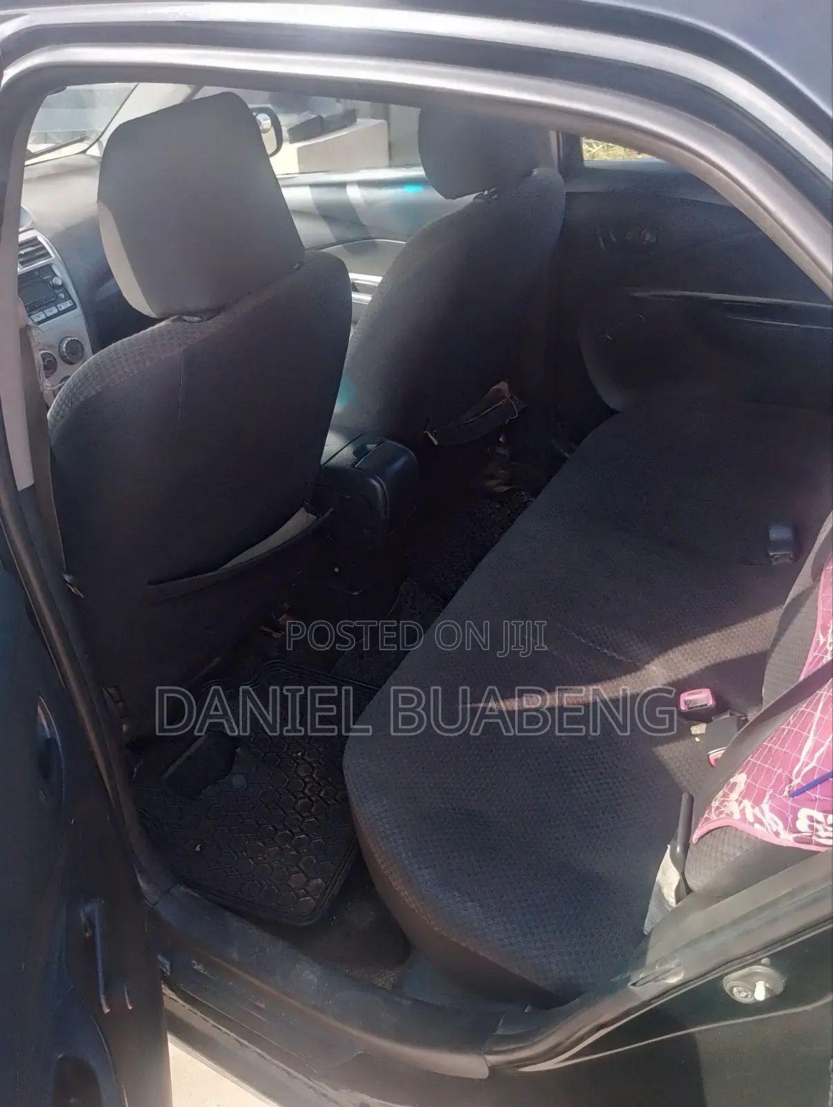 Toyota Yaris Base Sedan 4dr 2010 Black