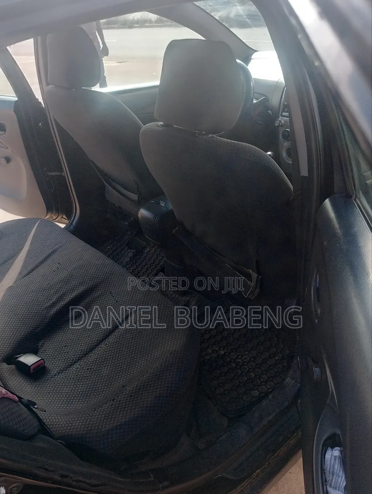 Toyota Yaris Base Sedan 4dr 2010 Black