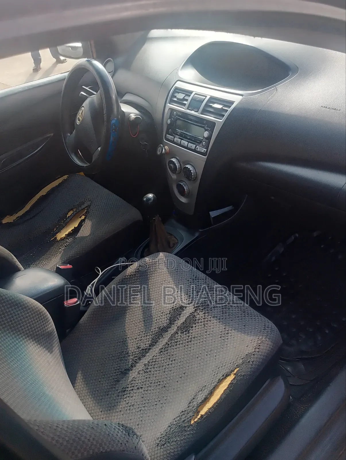 Toyota Yaris Base Sedan 4dr 2010 Black
