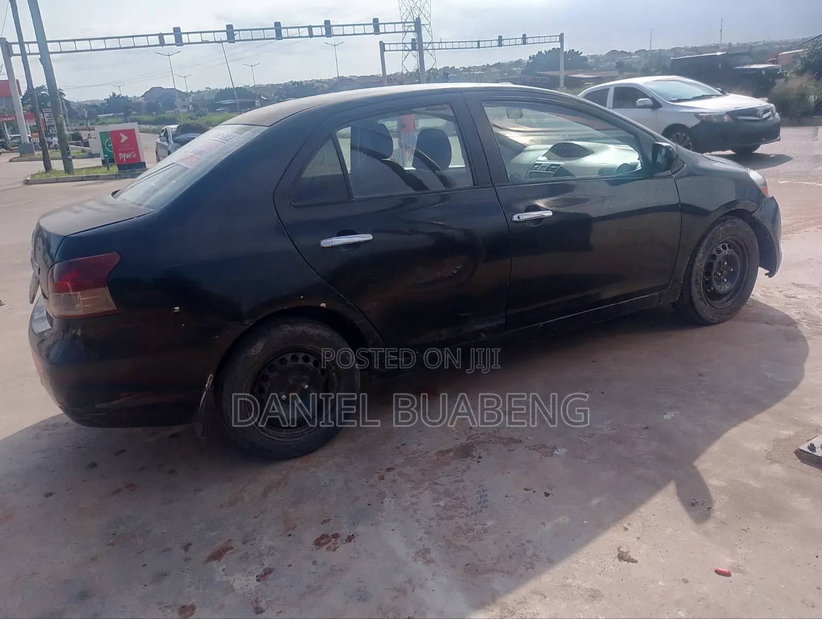 Toyota Yaris Base Sedan 4dr 2010 Black