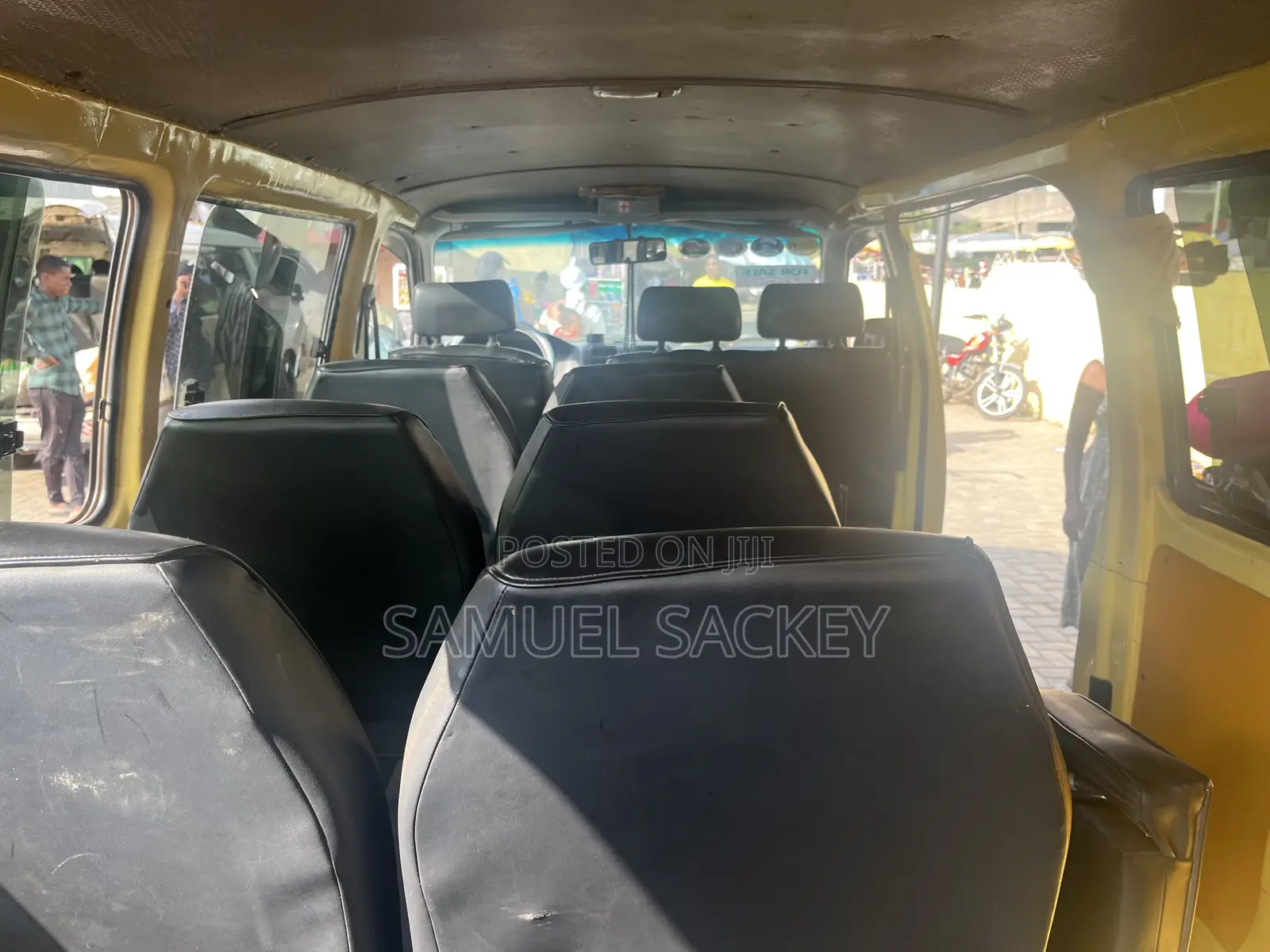 Toyota HiAce 2000 Yellow
