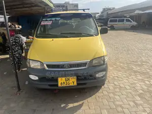 Toyota HiAce 2000 Yellow