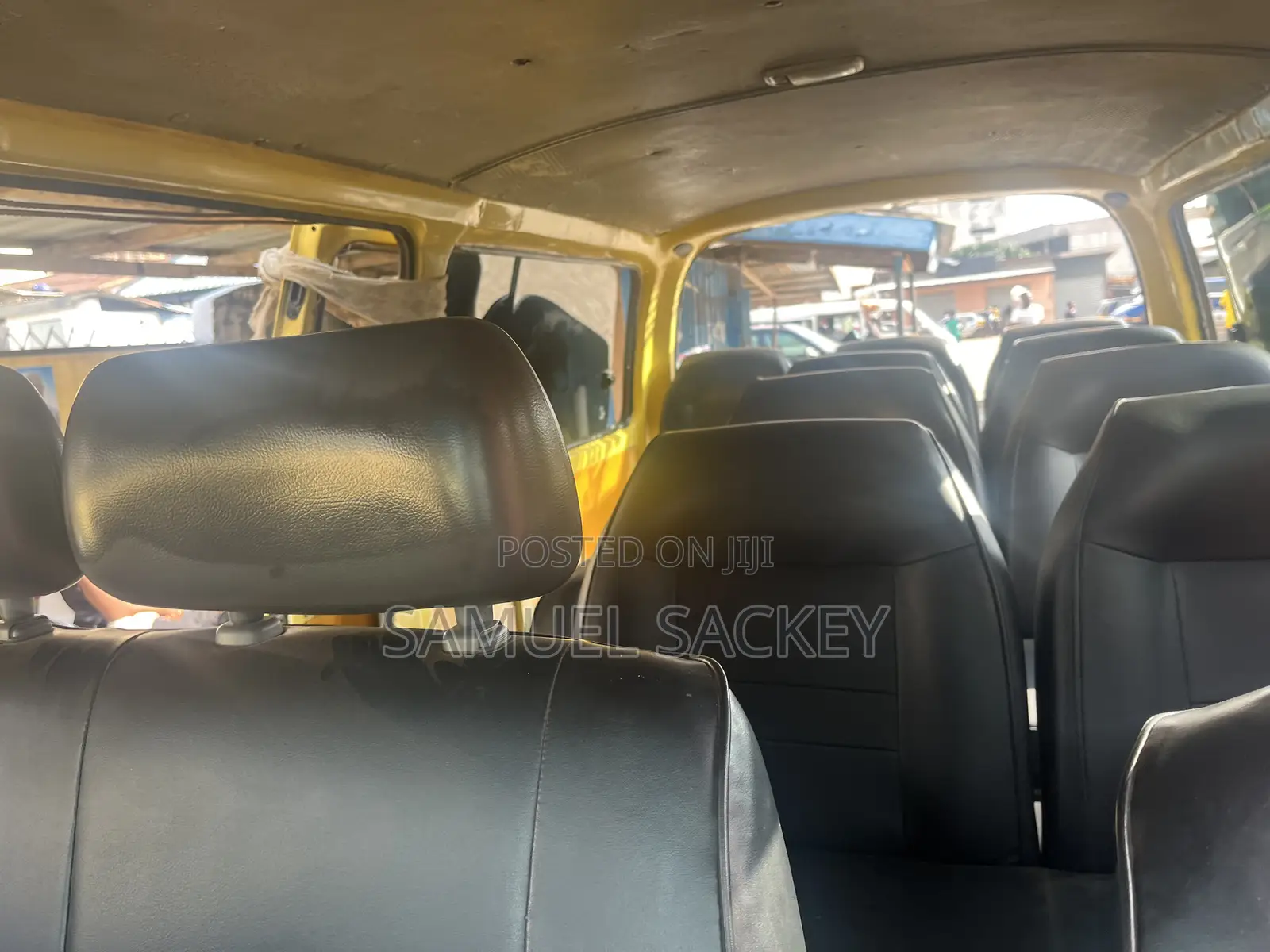 Toyota HiAce 2000 Yellow