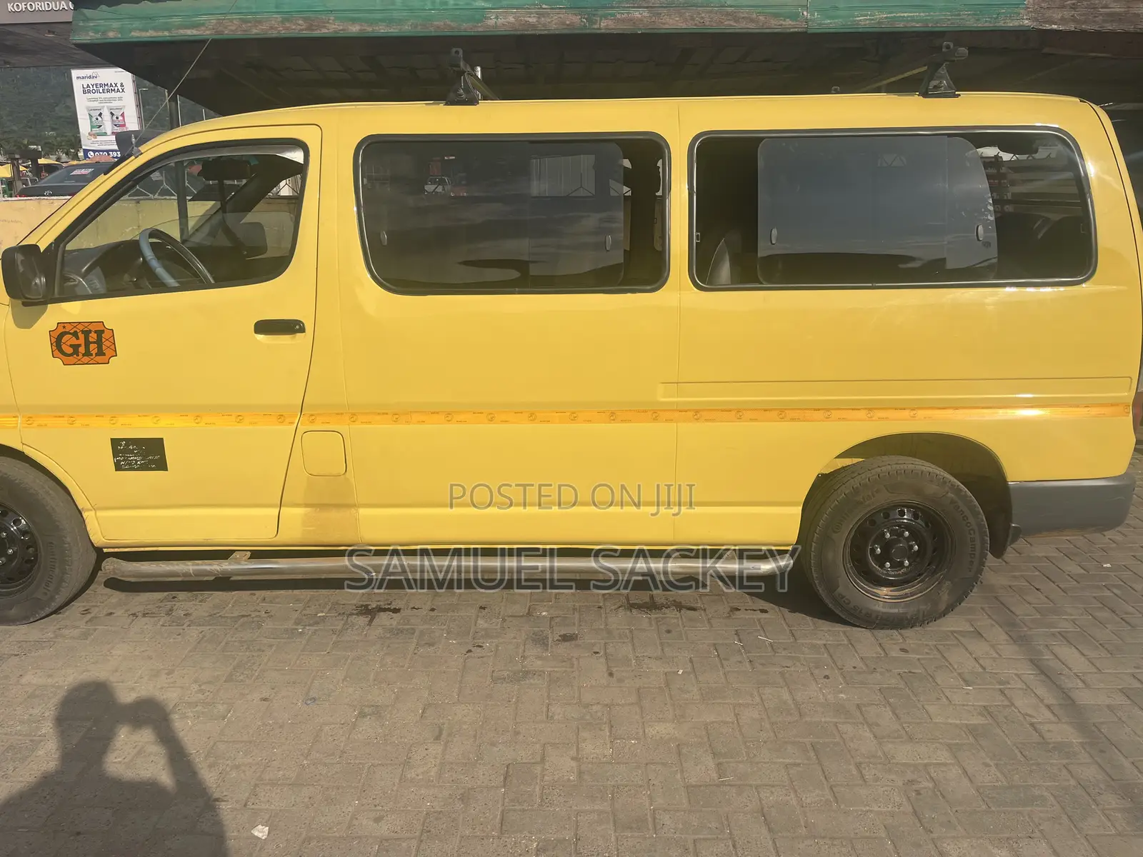 Toyota HiAce 2000 Yellow