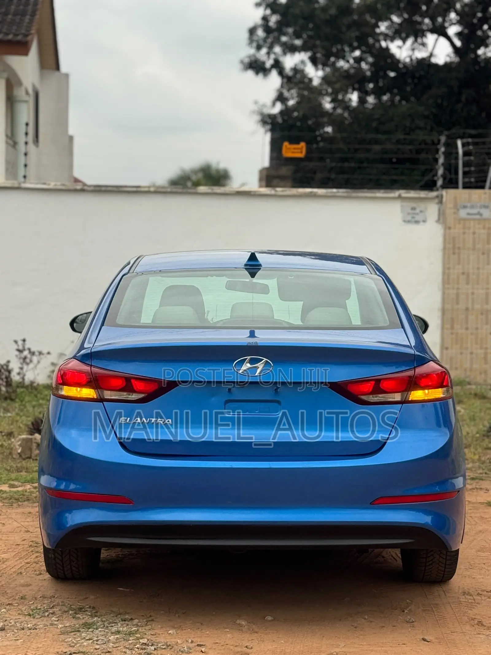 Hyundai Elantra Limited Sedan FWD (2.0L 4cyl 6A) 2017 Blue