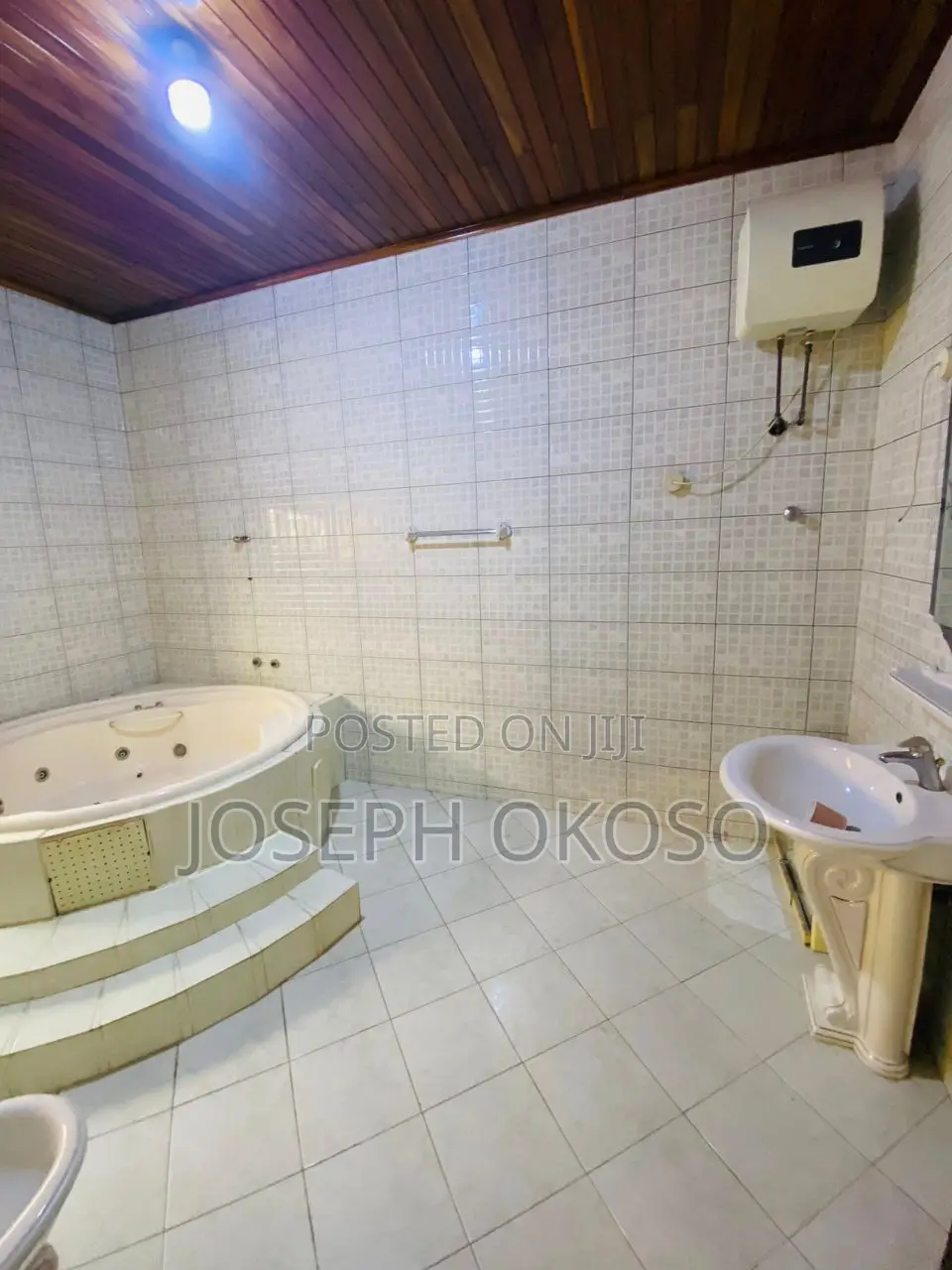 5bdrm Mansion in Little Rock Consult, Achimota for rent