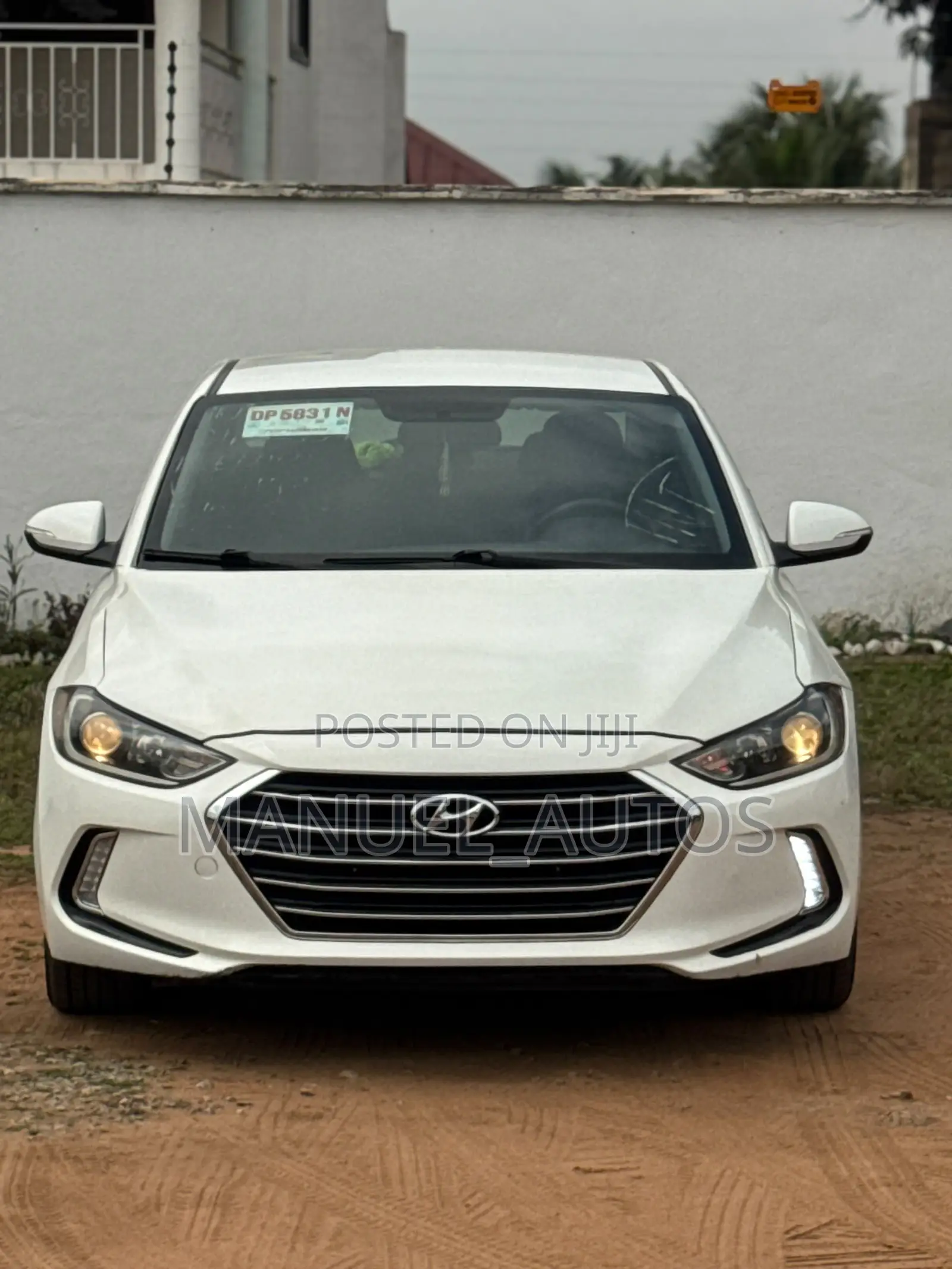 Hyundai Elantra Limited Sedan FWD (2.0L 4cyl 6A) 2017 White